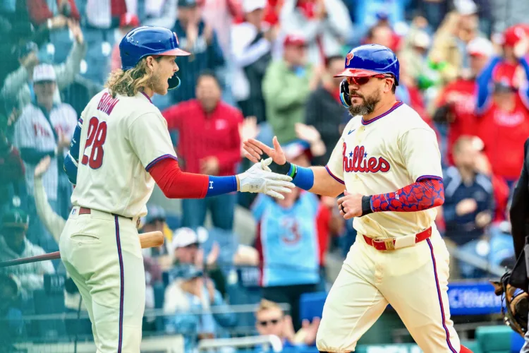 Major collapse averted, Phillies secure wild card